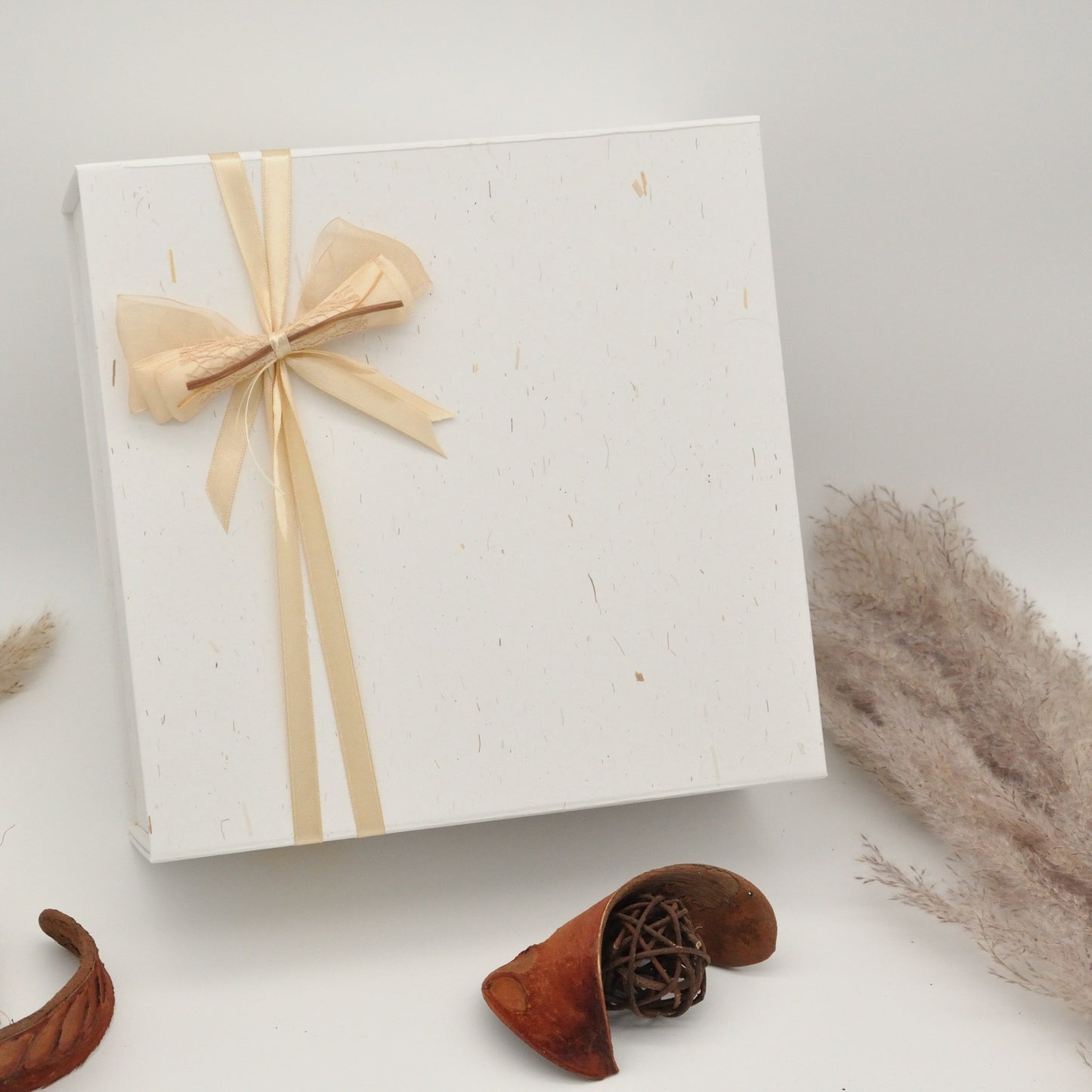 Luxury gift box white - Medium